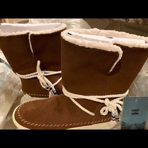Toms Vista Boots US Size 8. Brand New.